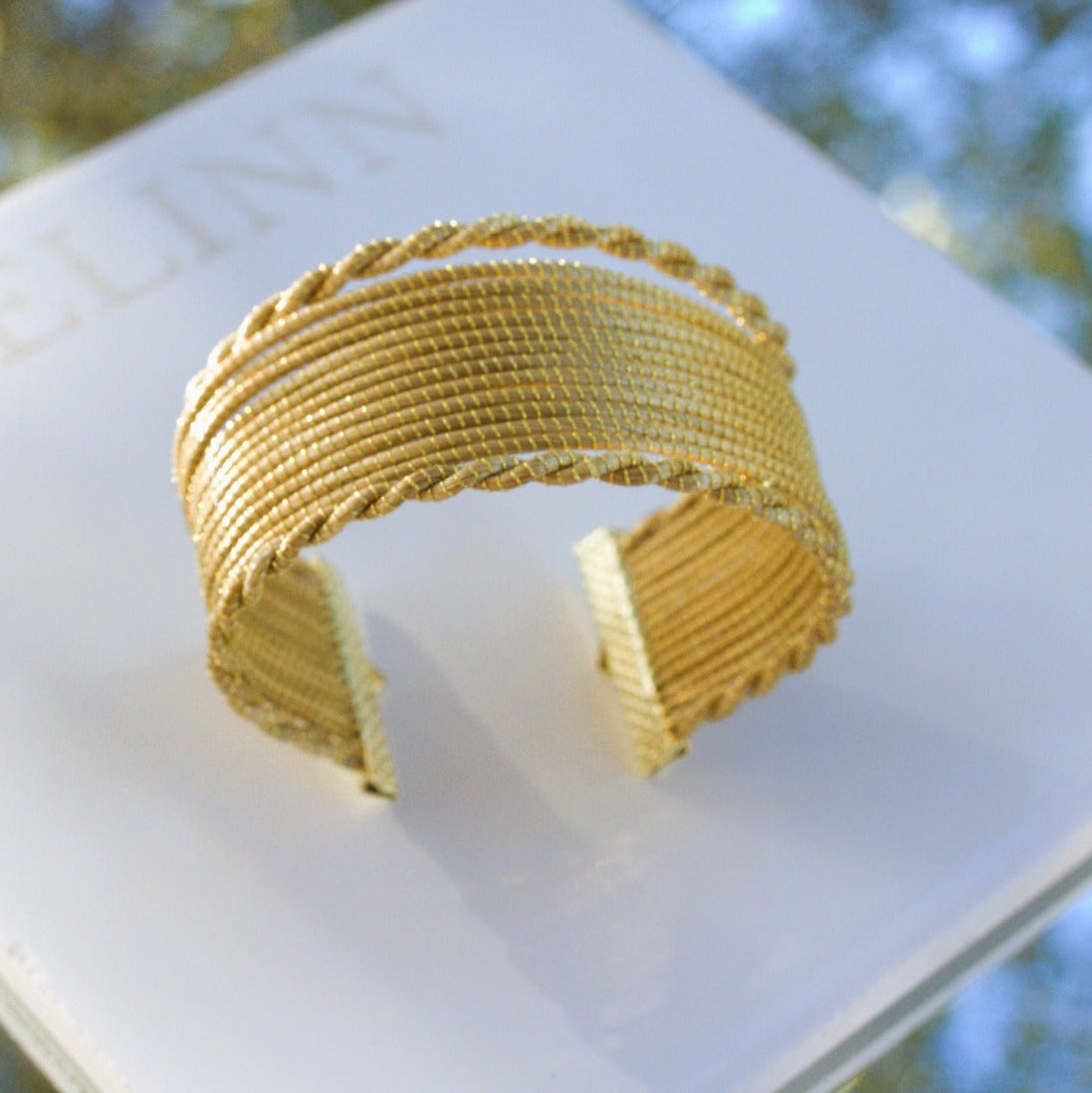 Luz Dourada Bracelet Cuff