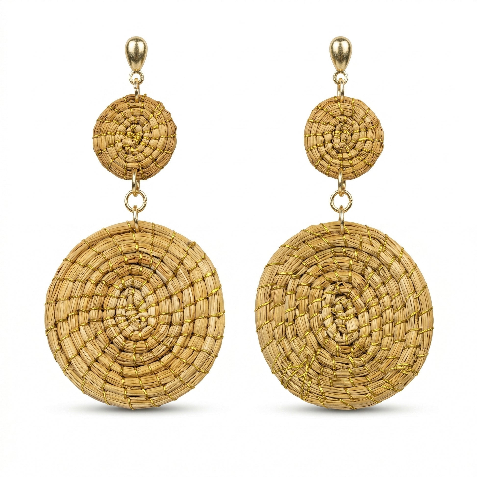 Vento do Cerrado Golden Grass Earrings – Product Image – Handwoven Brazilian golden grass statement earrings with gold-tone details on white background
