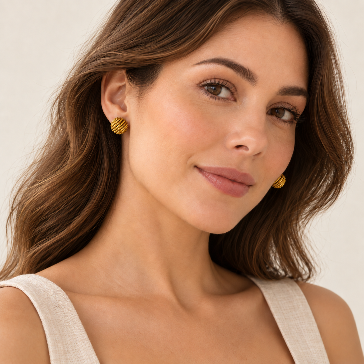 Vida Esfera Dourada Stud Earrings