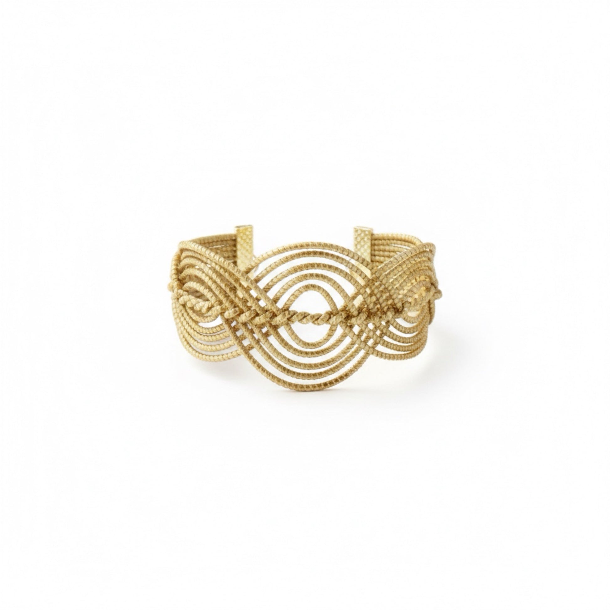 Helinn Mistério da Terra golden grass cuff bracelet from the Vida Collection on white background