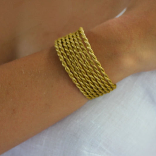 Luz do Horizonte handwoven golden grass bracelet cuff with braided lattice design by HELINN
