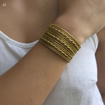Trama Dourada Cuff