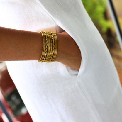 Trama Dourada Cuff