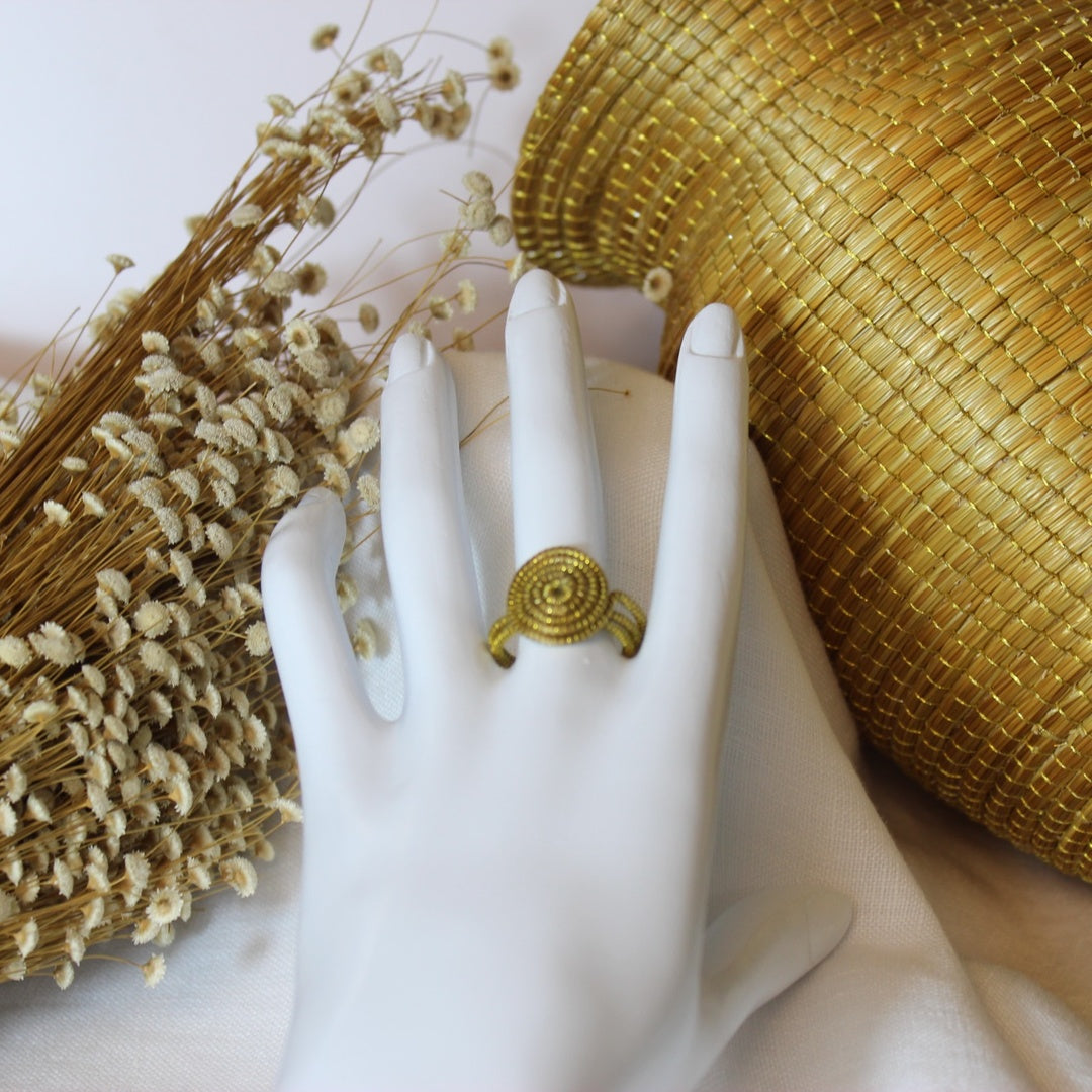 Sopro da Terra Golden Grass spiral ring by HELINN