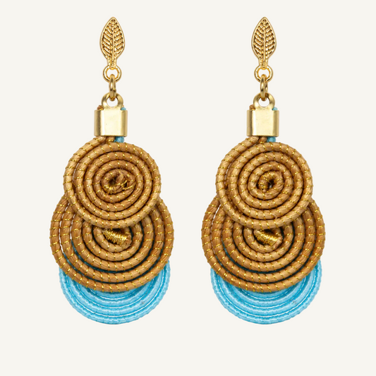 Vida Maré Dourada golden grass earrings with aqua blue accents - HELINN